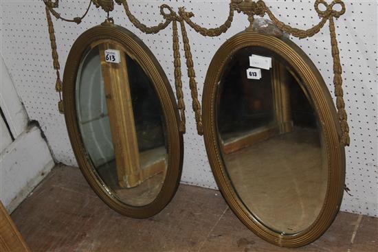 Pair of oval gilt frame mirrors(-)